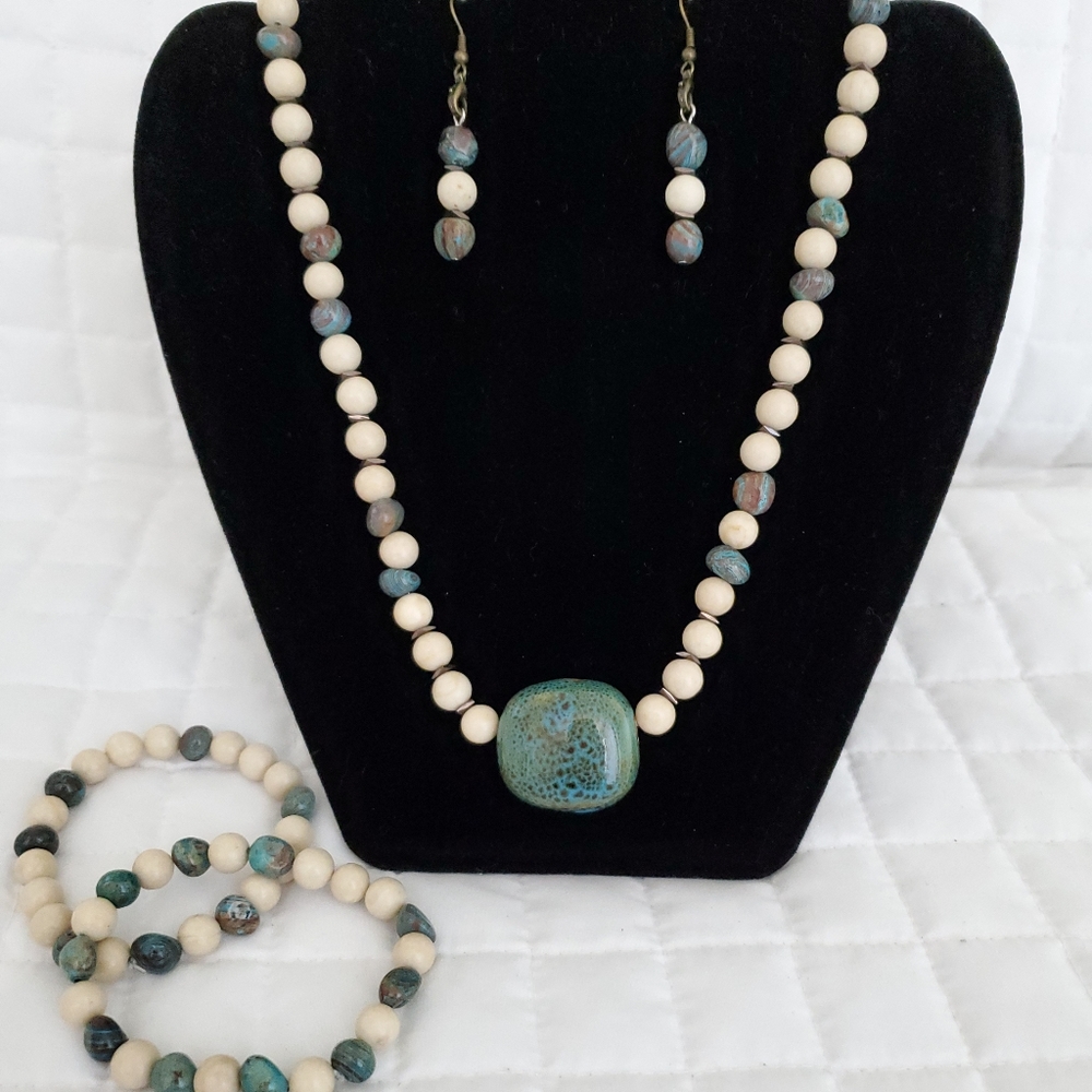 Neclace Bracelets Earrings Set